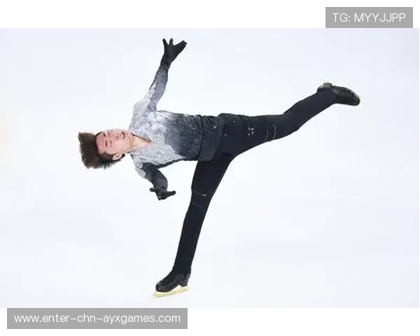 花样滑冰男选手泪洒赛场，摘金瞬间感动全网