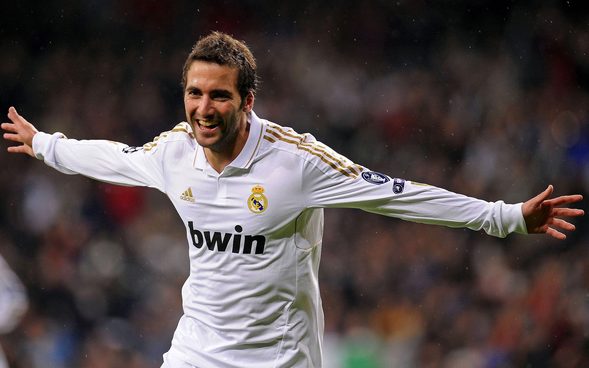 “英超领头羊再遭挑战，积分差距逐渐缩小”，英超积分预测