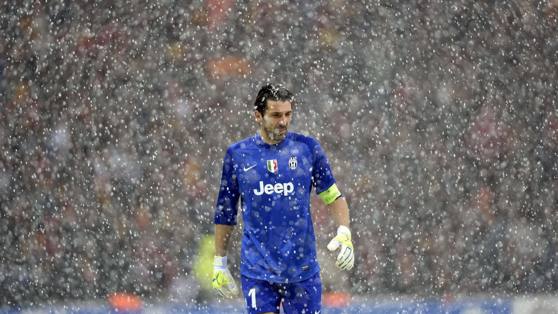 “足球文化艺术展在北京盛大开幕，丰富球迷文化生活”，足球文化创意秀